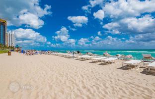 2-bedroom apartments in condo 94 m² in Collins Avenue for $685,000