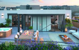 New three-bedroom apartment with a parking in Issy-les-Moulineaux, suburb of Paris, France for 735,000 €