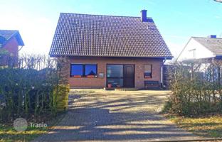 Two-storey house with a garden and a parking in Neuss, Düsseldorf, Germany for 520,000 €