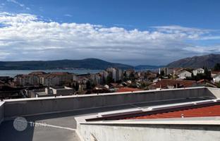 4-bedroom villa 300 m² in Tivat city for 895,000 €