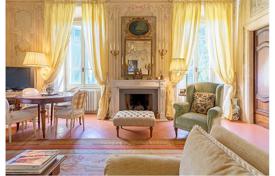 Luxurious apartment in a residential complex with a pool and a garden close to the golf-club, Polpenazze del Garda, Brescia, Lombardy, Italy for 750,000 €