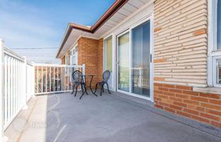 10-bedroom townhouse in North York for C$1,429,000