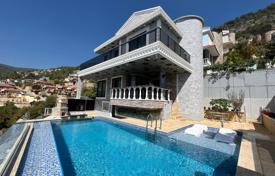 Charming Villa with Infinity Pool and Scenic Garden in Alanya Tepe for $955,000