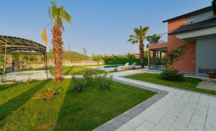 Villa in Mont Boron. Price on request