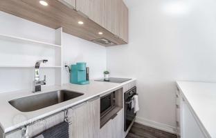 2-bedroom apartment in Shuter Street for C$910,000