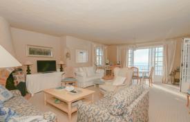 Direct access to the sea — Pool — Close to Grand Hotel. Price on request
