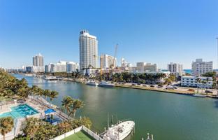 1-bedroom apartments in condo 91 m² in Pine Tree Drive for $789,000