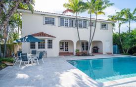 Classic villa with a pool, a dock and a bay view, Miami Beach, USA for $1,690,000