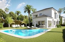 Contemporary Style Villa in Marbella East for 1,250,000 €