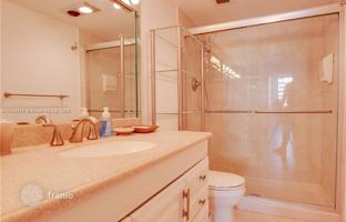 2-bedroom apartments in condo 115 m² in Hallandale Beach for $475,000
