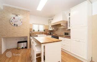 6-bedroom villa 374 m² in Lisbon for 1,800,000 €