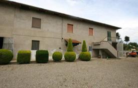 Traditional farm with an olive grove and a vineyard in Certaldo, Tuscany, Italy for 670,000 €