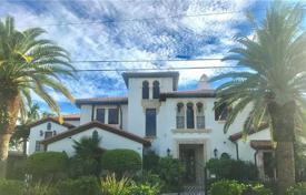 Spacious cottage with a backyard, a spa, a summer kitchen and a terrace, Fort Lauderdale, USA for $6,995,000