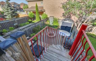 9-bedroom townhouse in North York for 872,000 €