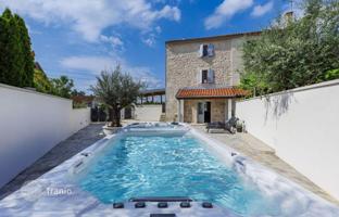 2-bedroom house 105 m² in Porec for 345,000 €