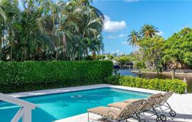Cozy villa with a backyard, a swimming pool, a sitting area and a garage, Fort Lauderdale, USA for $2,900,000
