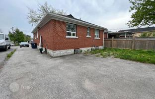 8-bedroom house in Scarborough for C$1,766,000
