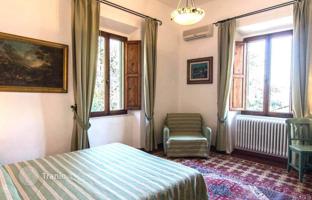 Villa 350 m² in Volterra for 720,000 €