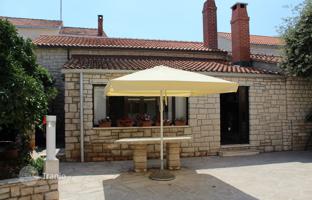 6-bedroom house 218 m² in Supetar for 690,000 €