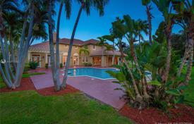Cozy villa with a garden, a backyard, a pool, a relaxation area, a terrace and a garage, Miami, USA for 1,795,000 €
