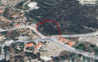 Land plot 5,017 m² in Armou for 800,000 €