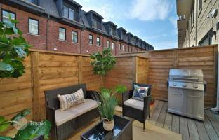 9-bedroom townhouse in Etobicoke for C$1,858,000