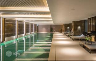 Two-bedroom apartment with a balcony in a residence with a swimming pool and seating areas, Marylebone, London, UK for £1,398,000
