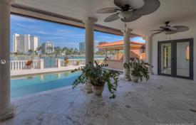 Cozy villa with a backyard, a swimming pool and a terrace, Miami Beach, USA for $5,300,000