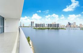 Stylish apartment with ocean views in a residence on the first line of the beach, Aventura, Florida, USA for $1,370,000