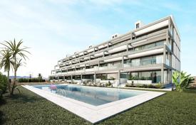 Apartment with 3 bedrooms and private solarium, 500m from the beach in Mar de Cristal for 375,000 €