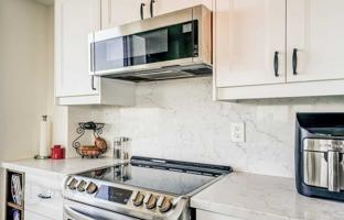 6-bedroom apartment in Etobicoke for C$908,000
