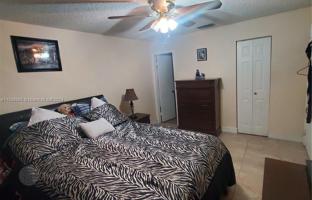 3-bedroom apartments in condo 102 m² in Hialeah for $335,000