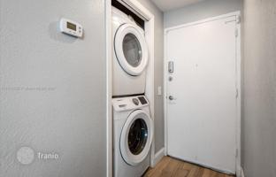 2-bedroom apartments in condo 102 m² in South Ocean Drive for $599,000