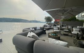Bosphorus-front house in Istanbul, on a plot of land of 1000 m², with an elevator and separate guest house, heated pool, big parking lot for 64,704,000 €