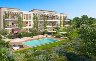New one-bedroom apartment in a complex with a swimming pool and parking, Saint-Laurent-du-Var, Cote d'Azur, France for 263,000 €