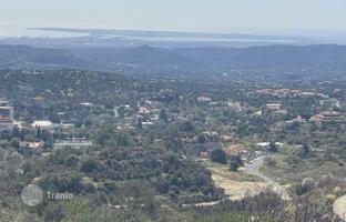 Land plot 36,996 m² in Apesia for 1,350,000 €