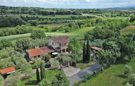 Farmhouse with olive grove in Foiano della Chiana Tuscany for 670,000 €
