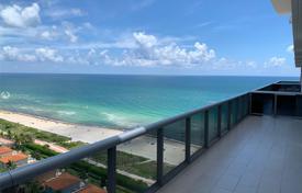 Spacious apartment with ocean views in a residence on the first line of the beach, Miami Beach, Florida, USA for $929,000