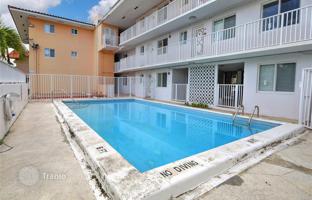 2-bedroom apartments in condo 62 m² in Coral Gables for $295,000