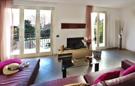 This beautiful apartment (150 sq. m) is set on 2 levels has four rooms and sleeps up to 6 people, Italy for 350,000 €