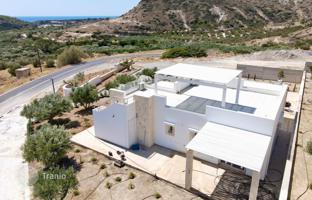 2-bedroom villa 75 m² in Makry Gialos for 275,000 €