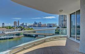 Modern flat with ocean views in a residence on the first line of the beach, Aventura, Florida, USA for $998,000