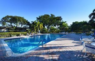 2-bedroom apartments in condo 99 m² in Pompano Beach for $295,000