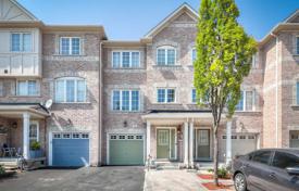 Terraced house – Scarborough, Toronto, Ontario,  Canada for C$1,005,000