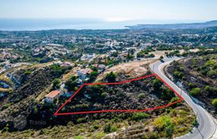 Land plot in Paphos for 200,000 €