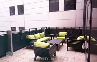 5-bedroom apartment in Peter Street for C$996,000