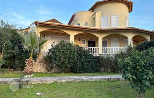 3-bedroom villa 200 m² in Kargicak for 16,658,000 TRY