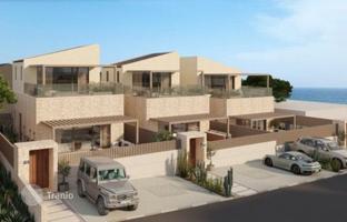 5-bedroom villa 216 m² in Polychrono for 1,400,000 €