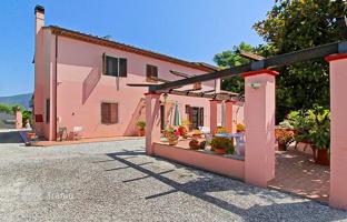 8-bedroom villa in Alessandria for 1,300,000 €