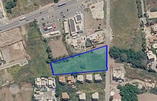 Land plot 2,676 m² in Chloraka for 1,100,000 €